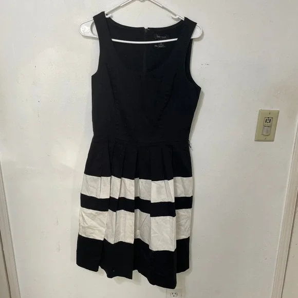White House Black Market Black White Striped Pleated Fit & Flare Dress 8 READ - Picture 1 of 6